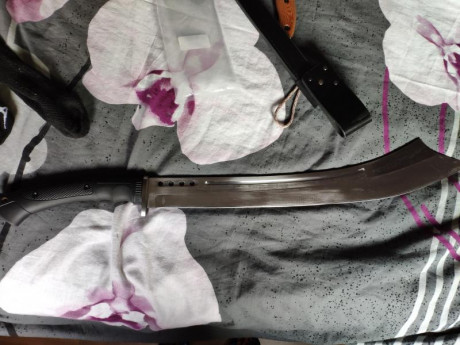 Buenas

Vendo machete Honshu War Sword con funda. Acero 1065 carbono.

Por el intento de afilarlo con 12