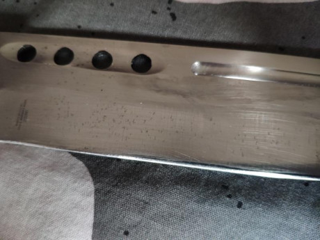 Buenas

Vendo machete Honshu War Sword con funda. Acero 1065 carbono.

Por el intento de afilarlo con 11