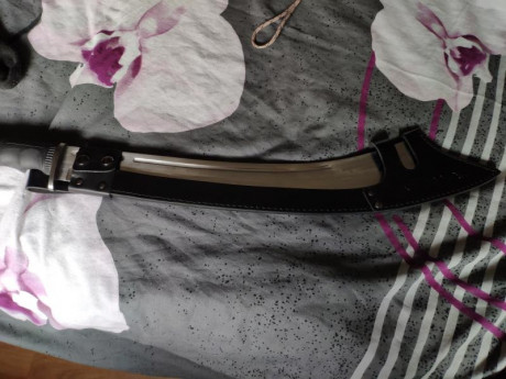 Buenas

Vendo machete Honshu War Sword con funda. Acero 1065 carbono.

Por el intento de afilarlo con 10