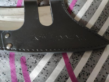 Buenas

Vendo machete Honshu War Sword con funda. Acero 1065 carbono.

Por el intento de afilarlo con 20