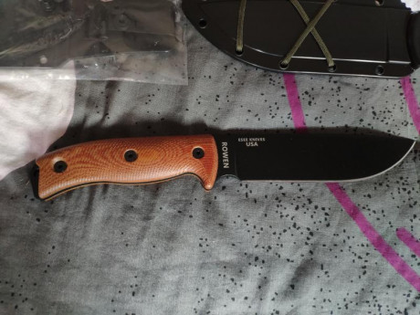 Vendo cuchillo Esee 6 de micarta contorneada, con funda Kydex de calidad y cordón de paracord.
Acero 1095 11