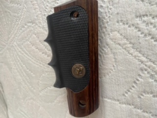 Venta de Cachas Pachmayr 1911 Legend grips
El precio es de 40 € 02