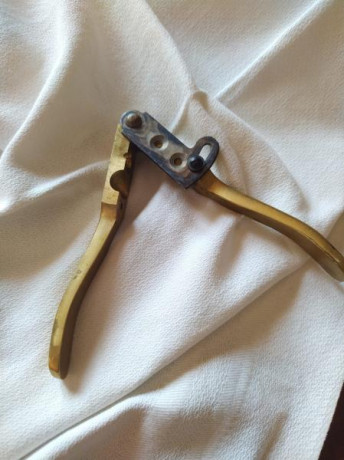Se vende turquesa para fundir balas hecha de latón.
Calibre 44.
Precio 55€
Para mas información contactar 02