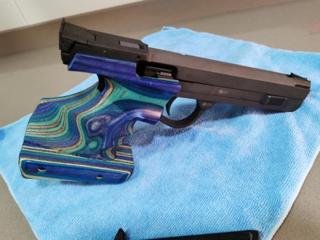  VENDIDO  - pistola  Baikal IZH 35  calibre .22lr , con cacha anatómica Walther talla M, Excelente precisión 12