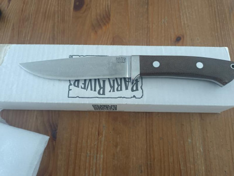 Precioso cuchillo de la marca americana bark River se trata del modelo anunciado un cuchillo con un corte 01