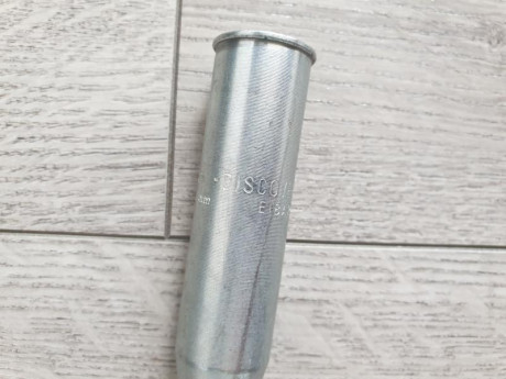 Vendo un puntero laser para instalar debajo del cañón con pulsador, un accesorio para poner linterna bajo 12