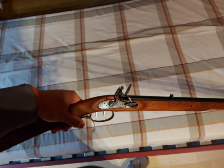 Vendo kentuky ardesa del calibre 45:
Rifle bastante equilibrado y pese a lo que parezca, el peso está 02