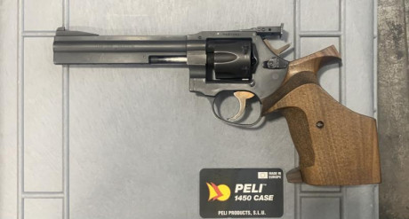 VENDO REVÓLVER MANURHIN CALIBRE 32, ESTADO SEGÚN SE VE EN LA FOTO, ALGÚN ROCE PEQUEÑO, LO VENDO EN 1000€, 00
