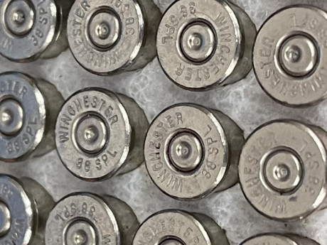 Hola, vendo:

205 vainas calibre .357 mag 
 -100 marca federal latonadas.
 -105 marca Winchester cincadas 20