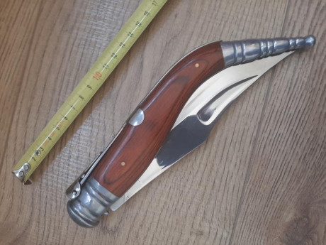 *SE VENDE:* 

Navaja tipo albaceteña de 6 muelles y 17 cm de hoja.
Nueva sin uso alguno.

 *Precio: 20€* 00