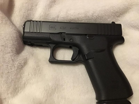 Hola se vende !
Glock 43 x rail 
Sin estrenar ni un solo tiro 
Con todos sus accesorios y dos fundas 
Guiada 00