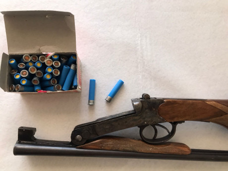 Buenos días. 
Un amigo vende una antigua escopeta de perrillos en perfecto estado de funcionamiento.
Marca 01