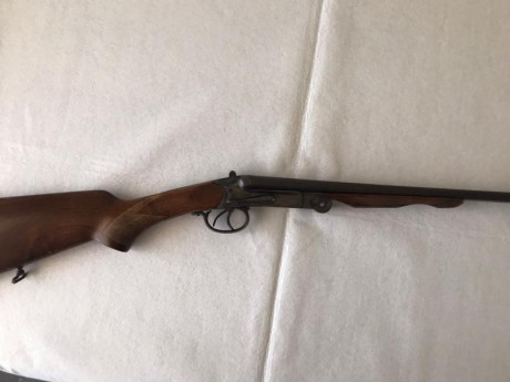 Buenos días. 
Un amigo vende una antigua escopeta de perrillos en perfecto estado de funcionamiento.
Marca 00