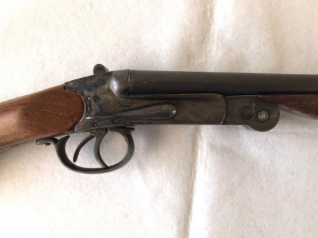 Buenos días. 
Un amigo vende una antigua escopeta de perrillos en perfecto estado de funcionamiento.
Marca 12