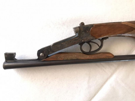 Buenos días. 
Un amigo vende una antigua escopeta de perrillos en perfecto estado de funcionamiento.
Marca 11