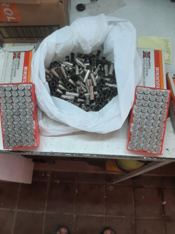 Vendo unas 500 vainas de un solo tiro del 38. 
Son de la marca Winchester. Tengo unas 250 desempistonadas 01