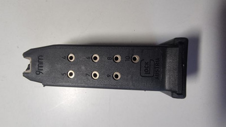 Vendo cargadores de Glock 26  capacidad de 10 cartuchos.  
Dispongo de 4 unidades a 30 euros cada uno, 02