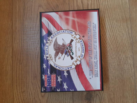 Buenas a todos...

*SE VENDE:* 

Navaja BUCK modelo 110, conmemorativa de la NRA (Asociación Nacinal del 02