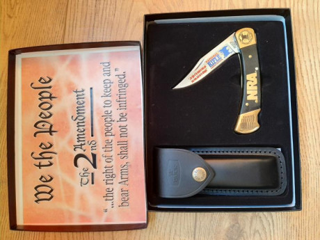 Buenas a todos...

*SE VENDE:* 

Navaja BUCK modelo 110, conmemorativa de la NRA (Asociación Nacinal del 01