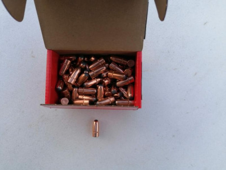 En venta una caja de puntas Hornady Interlock, tipo RN. 200 gr. Precio 50 euros más envío. REBAJADO  a 02