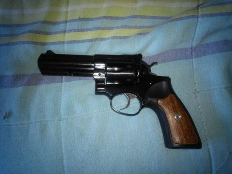 Hola estoy interesado en un revolver RUGER GP100 de 4" preferentemente en inox, pero no descarto 20