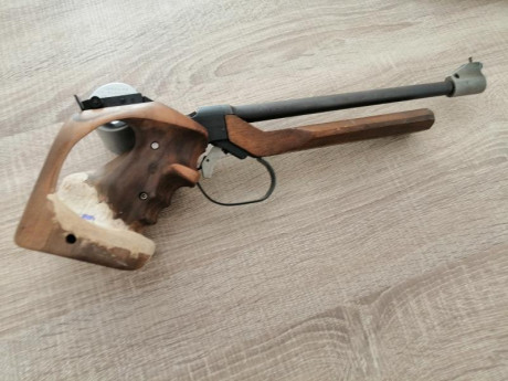 Vendo pistola libre hammerli modelo 150 en perfecto estado va con su conjunto de herramientas y kit de 01