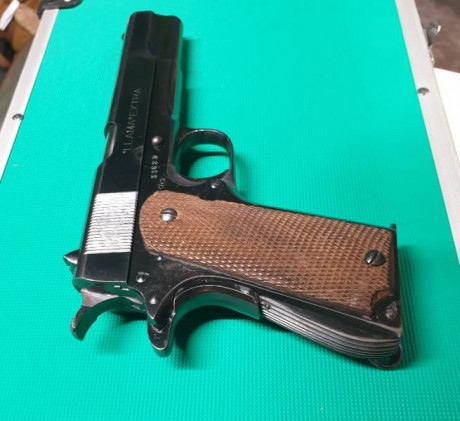 Se vende pistola de la marca Llama modelo Extra.
Calibre nueve largo.
Copia española del Colt modelo 1911 52