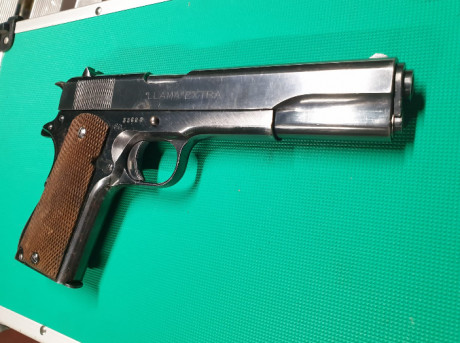 Se vende pistola de la marca Llama modelo Extra.
Calibre nueve largo.
Copia española del Colt modelo 1911 50