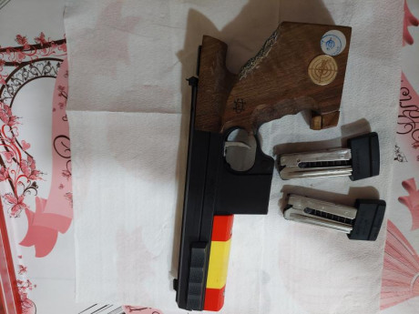 Se vende esta pistola en calibre 32 tiene su tiempo pero funciona perfectamente y cero interrupciones,2 01