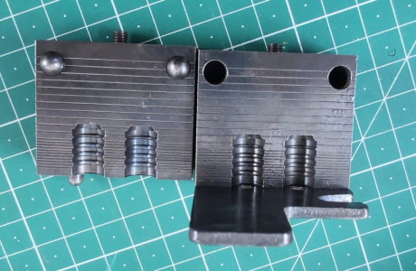 Se venden dies RCBS calibre 32 y turquesa RCBS calibre 38 wc.
Están en La Coruña.
100 euros más portes. 01