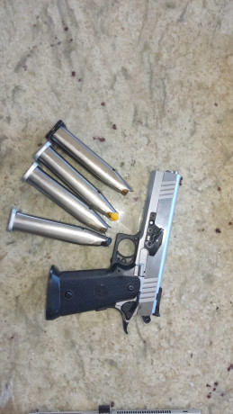 Vendo pistola SPS del 40 S&w con cuatro cargadores.
Tiene pocos tiros. Precio algo negociable.
Precio 02