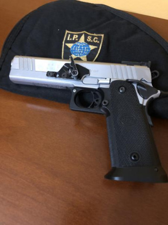 Vendo pistola SPS del 40 S&w con cuatro cargadores.
Tiene pocos tiros. Precio algo negociable.
Precio 00