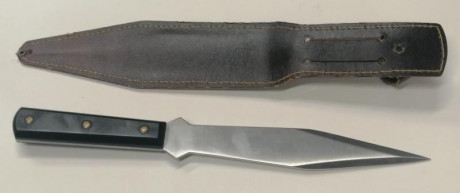 Vendo un antiguo y descatalogado cuchillo de lanzar de la marca Muela por 30 euros. Se encuentra como 01