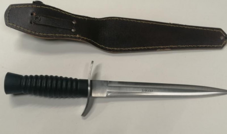 Vendo un antiguo y descatalogado cuchillo de combate de la marca Muela por 30 euros. Se encuentra como 01