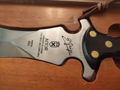 Cuchillo nuevo sin uso de la marca Aitor de los años 80 modelo Eduardo Trigo de Yarto. Cuchillo concebido 02