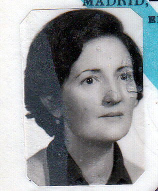  EN RECUERDO Y HOMENAJE A LOS QUE YA NO ESTÁN. 

Si pones en  GOOGLE    PASAPORTES EN LA MEMORIA   da 60