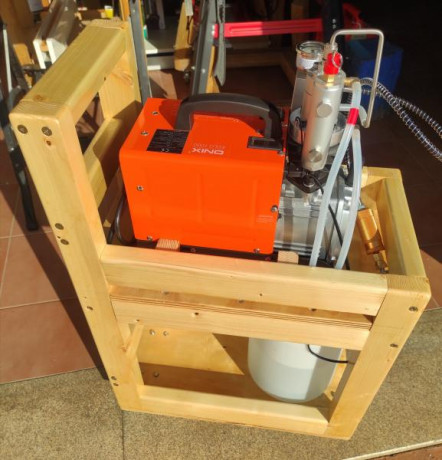 Hola, buenas.

He preparado un mueble para colocar el compresor Onix Eolo 1000 y su depósito de agua para 00