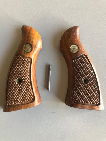 Vendo CACHAS ORIGINALES del Revolver clásico Smith & Wesson K-38 o también denominado Modelo 15-4

El 00
