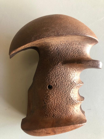 Vendo CACHAS ANATÓMICAS para Revolver Smith & Wesson con armazón grande (L Frame).
Yo las he tenido 00