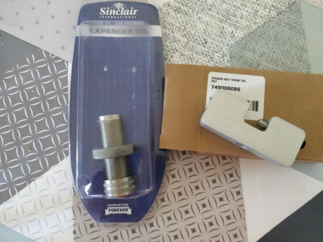 Vendo Die Expansor (expander Die) y Herramienta para tornear cuellos (Neck Turning Tool). Calibre .30 00