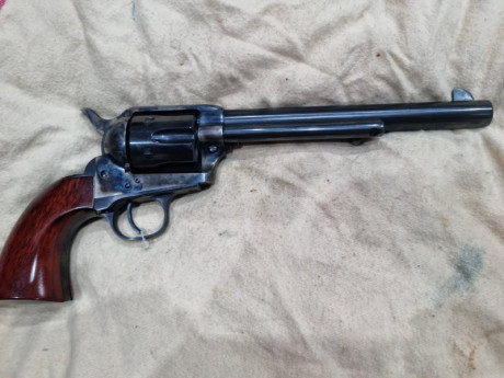 :Vendo revolver Uberti cl 45 Colt de 7" 1/2"
Sin estrenar ni un solo disparo,en libro de coleccionista 01
