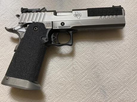 Vendida STI 40 S&W fabricada por Prommersberger, la pistola esta impecable, tiene poco uso, esta nitrurada.
Se 02