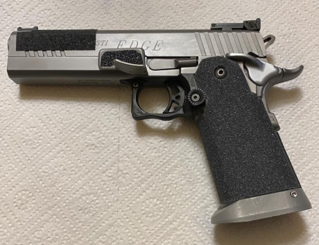 Vendida STI 40 S&W fabricada por Prommersberger, la pistola esta impecable, tiene poco uso, esta nitrurada.
Se 01