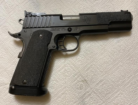 Vendo pistola STI modelo Trojan 1911-5 pulgadas, calibre 9mm.
Estado impecable, cargador original, 5 cargadores 01