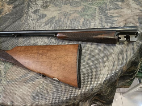 Muy poco uso,perfecto estado,70 de cañón extractora y cuatro chokes en ambos caños.Se cambia por rifle 02