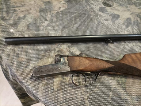Muy poco uso,perfecto estado,70 de cañón extractora y cuatro chokes en ambos caños.Se cambia por rifle 00
