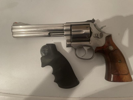 Hola
Pongo a la venta este revólver S&W 686 .357mag
No soy el primer dueño lo tengo unos 10 años no 01