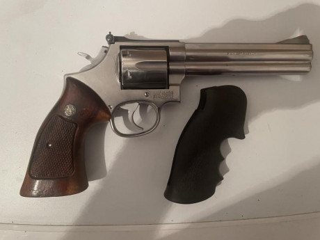 Hola
Pongo a la venta este revólver S&W 686 .357mag
No soy el primer dueño lo tengo unos 10 años no 00