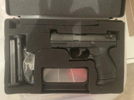 Hola pongo a la venta esta Walther p22
Guiada en F
Maletín original con otro lomo de empuñadura y otros 01