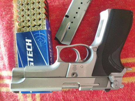 Hola compañeros tengo para cambiar un s&w 686 de tercera generación  una de las mejores, de 4 pulgadas 80